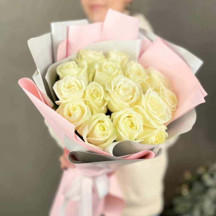 15 белых роз пудра в Санкт-Петербурге