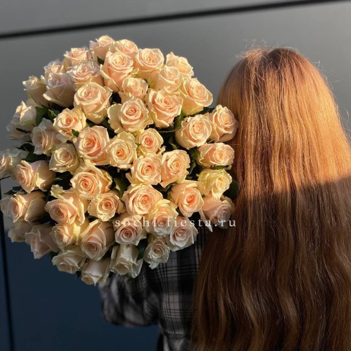 Охапка кремовых роз в Санкт-Петербурге