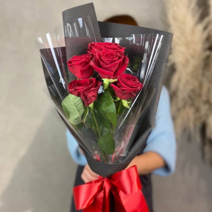 5 роз ред наоми в Санкт-Петербурге