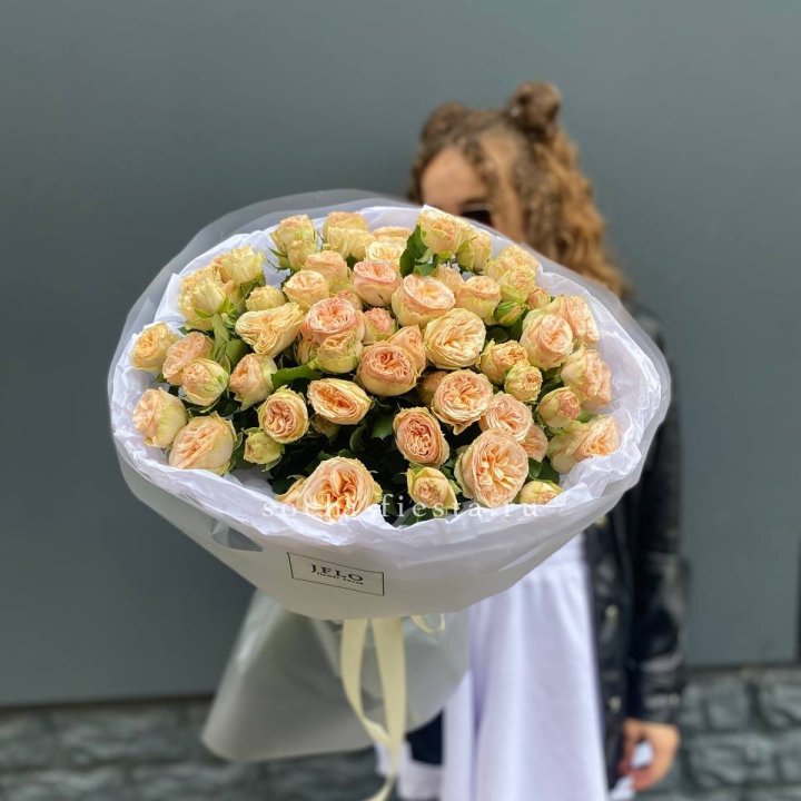 15 пионовидных роз в Санкт-Петербурге