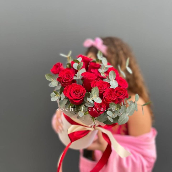 15 Красных роз в боксе №2 в Санкт-Петербурге