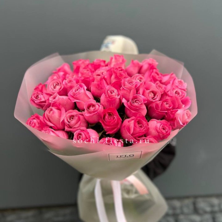 Роза малиновая в Санкт-Петербурге