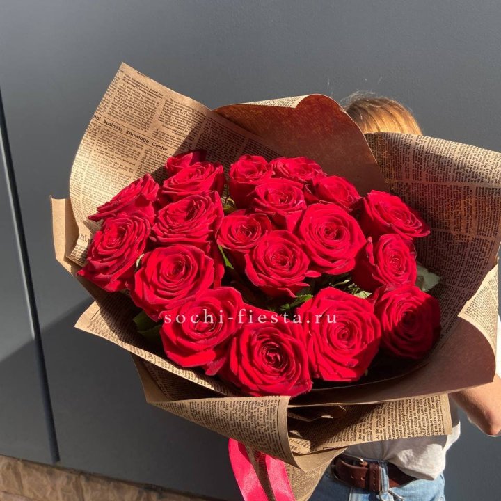 19 красных роз Леди Крафт в Санкт-Петербурге