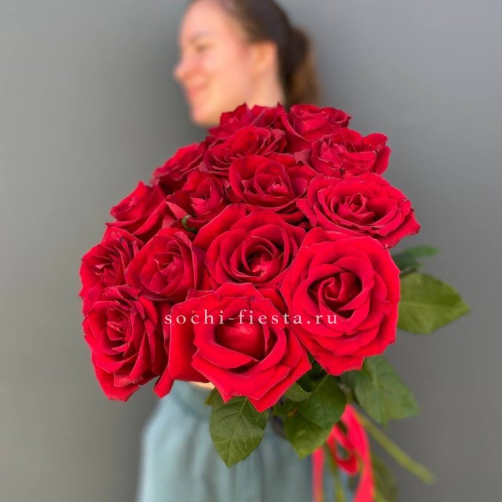 15 красных роз под ленту в Санкт-Петербурге