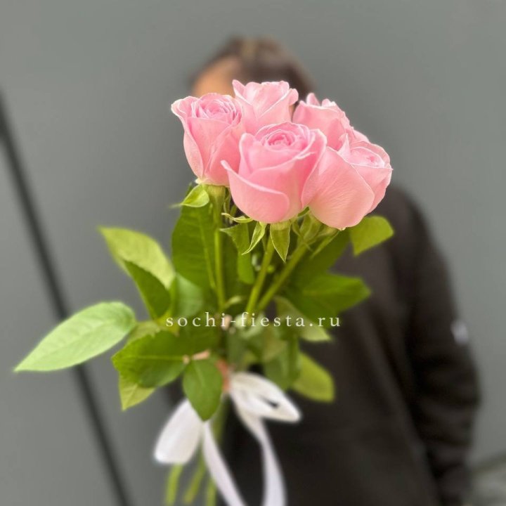 Букет 5 розовых роз  в Санкт-Петербурге