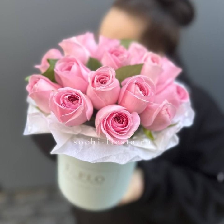 17 розовых роз в цилиндре в Санкт-Петербурге