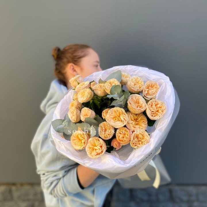 7 пионовидных роз в Санкт-Петербурге