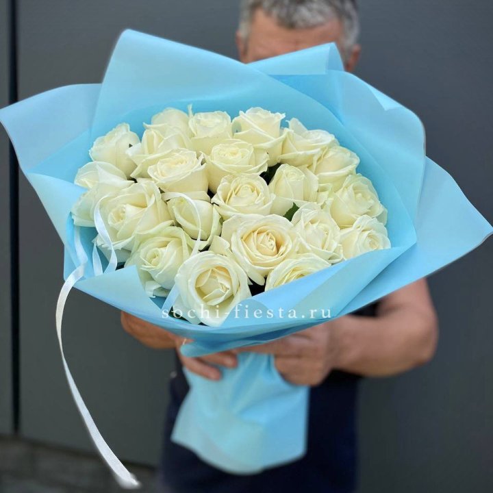 21 белая роза в Санкт-Петербурге