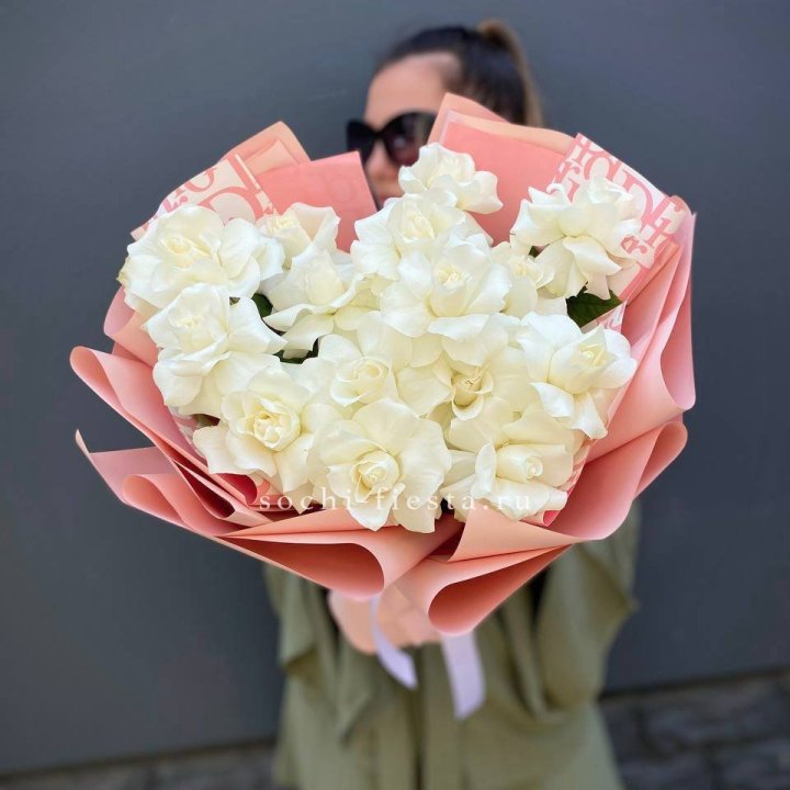 Белые розы "Аморе" в Санкт-Петербурге