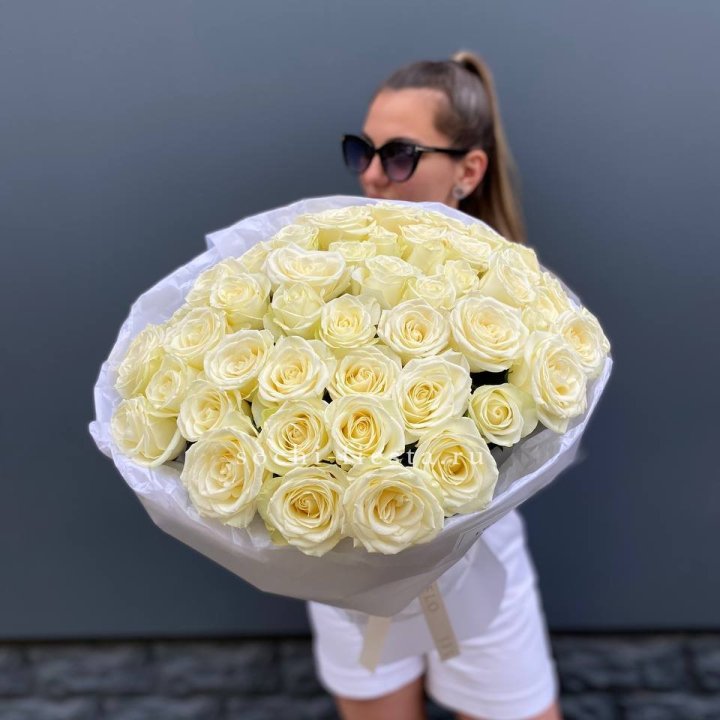 51 белая роза  в Санкт-Петербурге