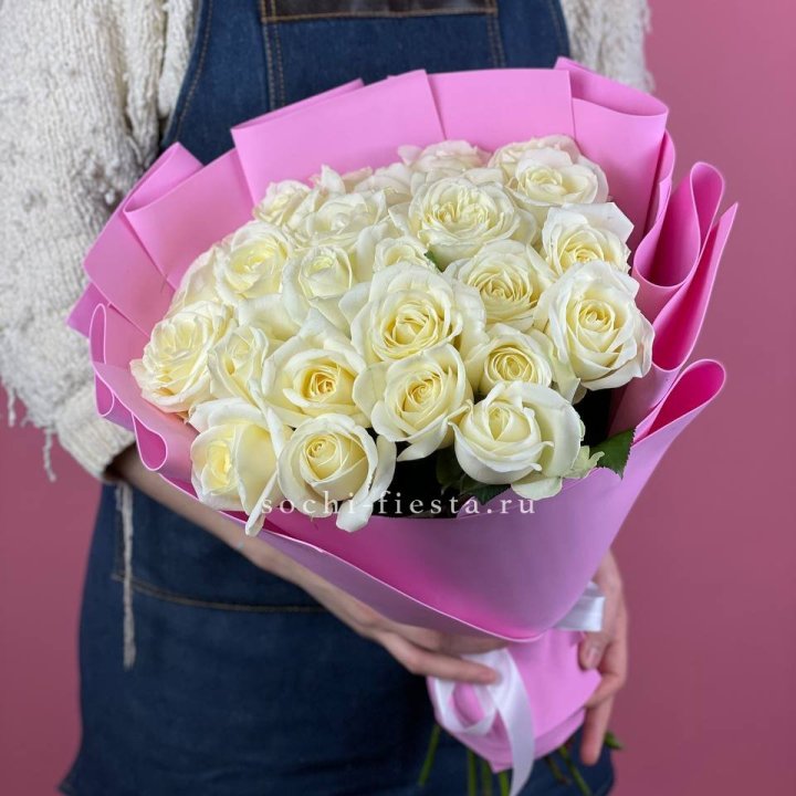 25 белых роз в Санкт-Петербурге