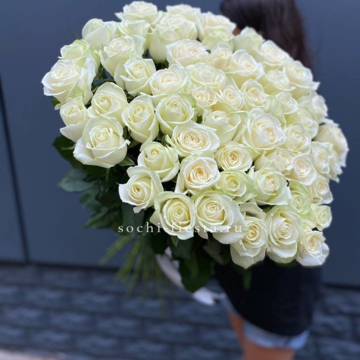 51 белоснежная высокая роза с доставкой в Санкт-Петербурге