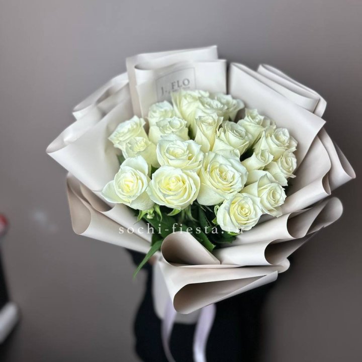 19 белых роз  в Санкт-Петербурге
