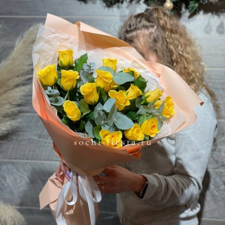 15 желтых роз в Санкт-Петербурге
