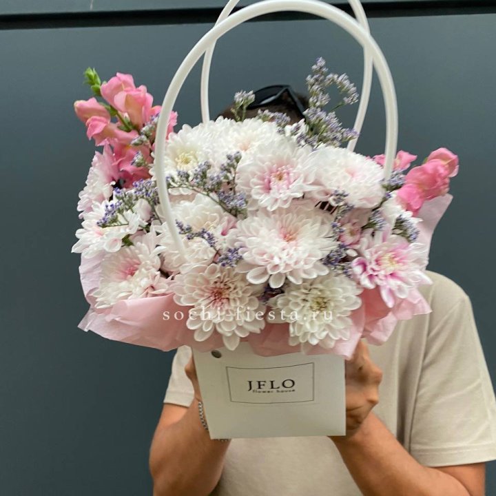 Сумочка из стойких цветов  в Санкт-Петербурге