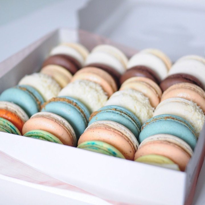 Коробка макаронс 25 шт. в Санкт-Петербурге