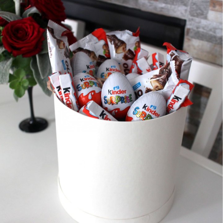 Коробка с киндерами  в Санкт-Петербурге