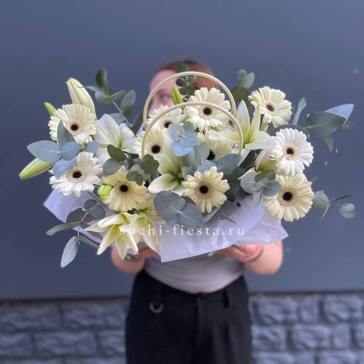 Сумочка лилии и герберы в Санкт-Петербурге