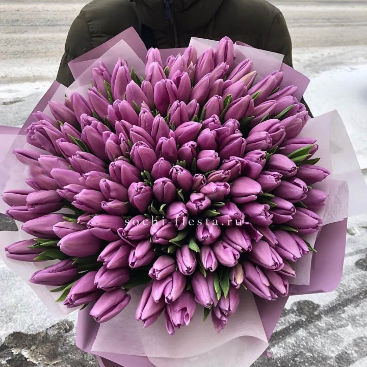 101 сиреневый тюльпан в Санкт-Петербурге