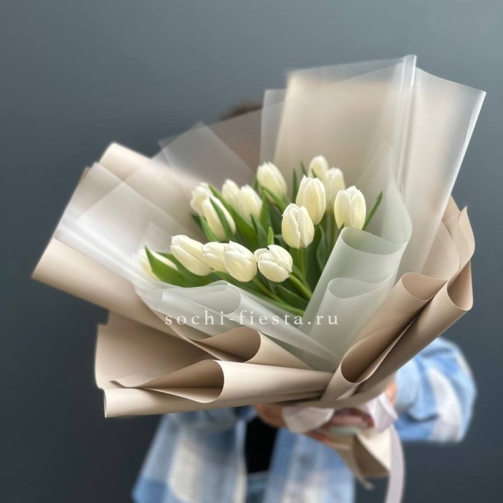 Букет из 15 белых тюльпанов в Санкт-Петербурге