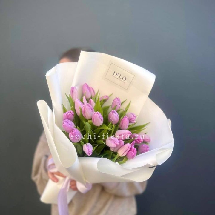 25 сиреневых тюльпанов в Санкт-Петербурге