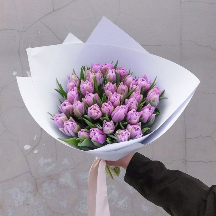 35 сиреневых тюльпанов в Санкт-Петербурге