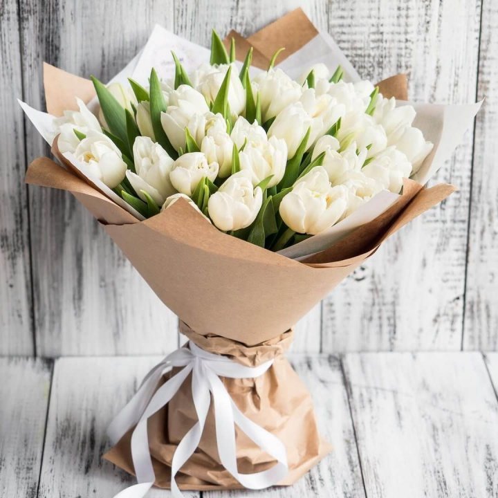 25 белых тюльпанов в Санкт-Петербурге