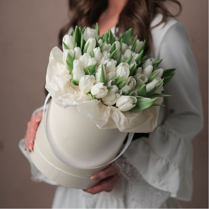 Тюльпаны в цилиндре  в Санкт-Петербурге