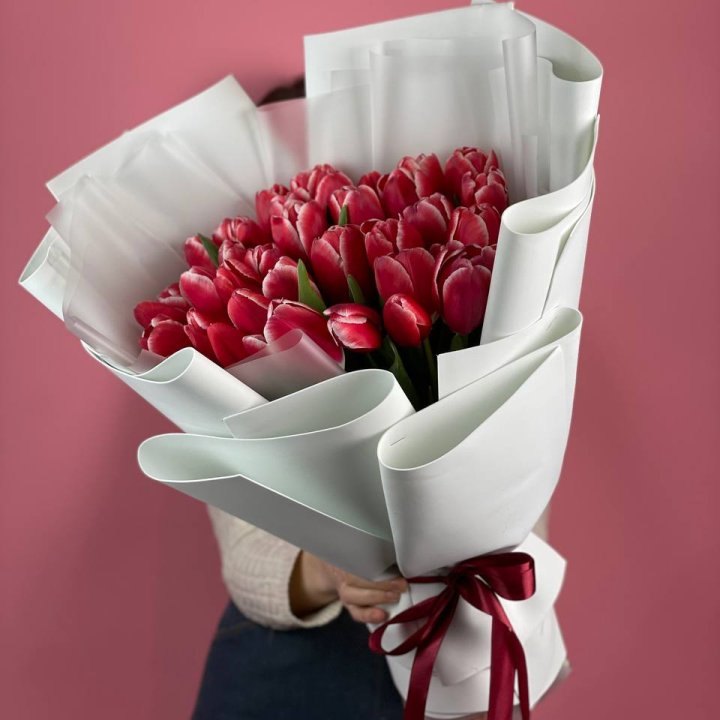 Букет красных тюльпанов в Санкт-Петербурге